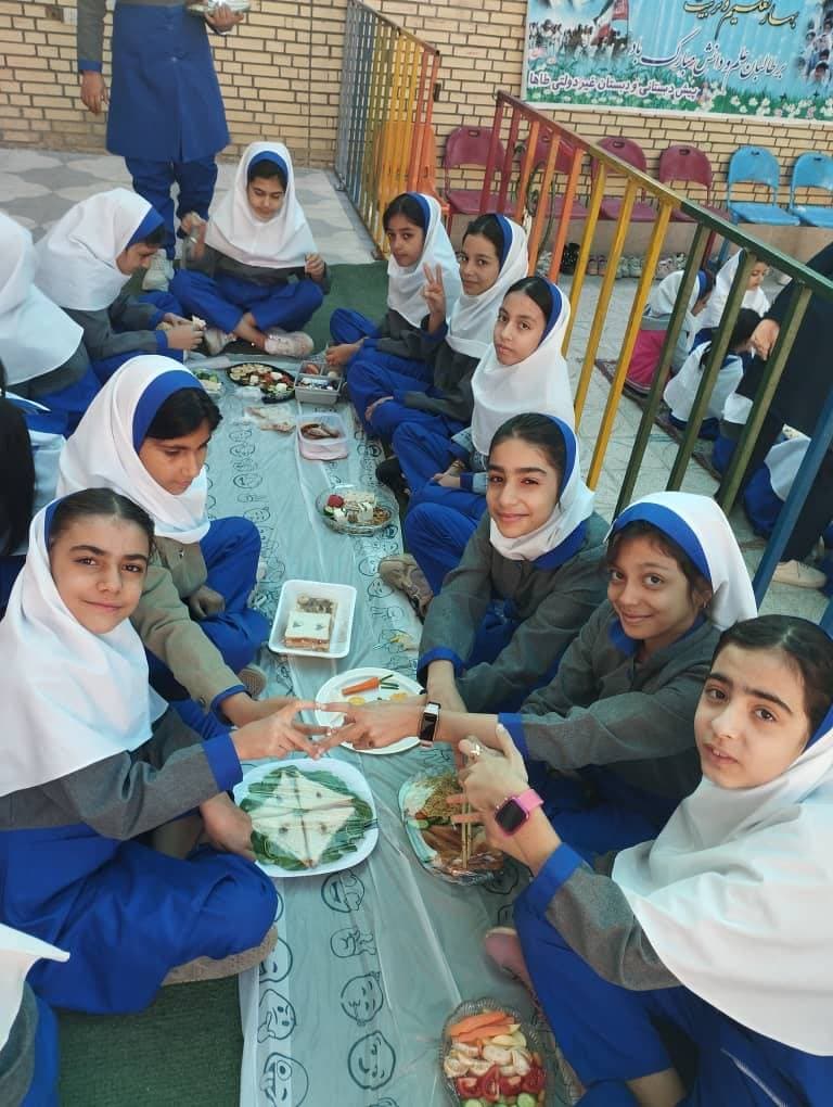 صبحانه همگانی کلاس پنجم